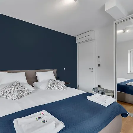 Apartamento The Square Makarska, Lux App In The Heart Of The *